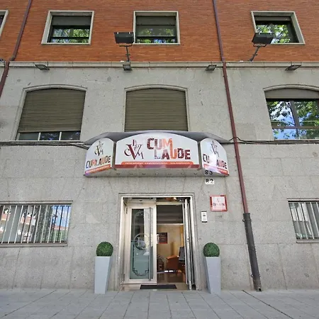 Residencia Universitaria Cum Laude Апартаменты *