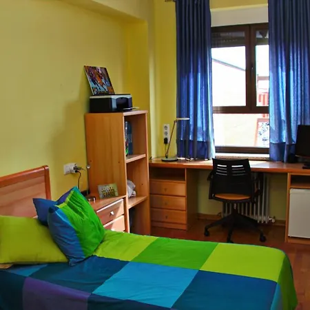 Апартаменты Residencia Universitaria Cum Laude *
